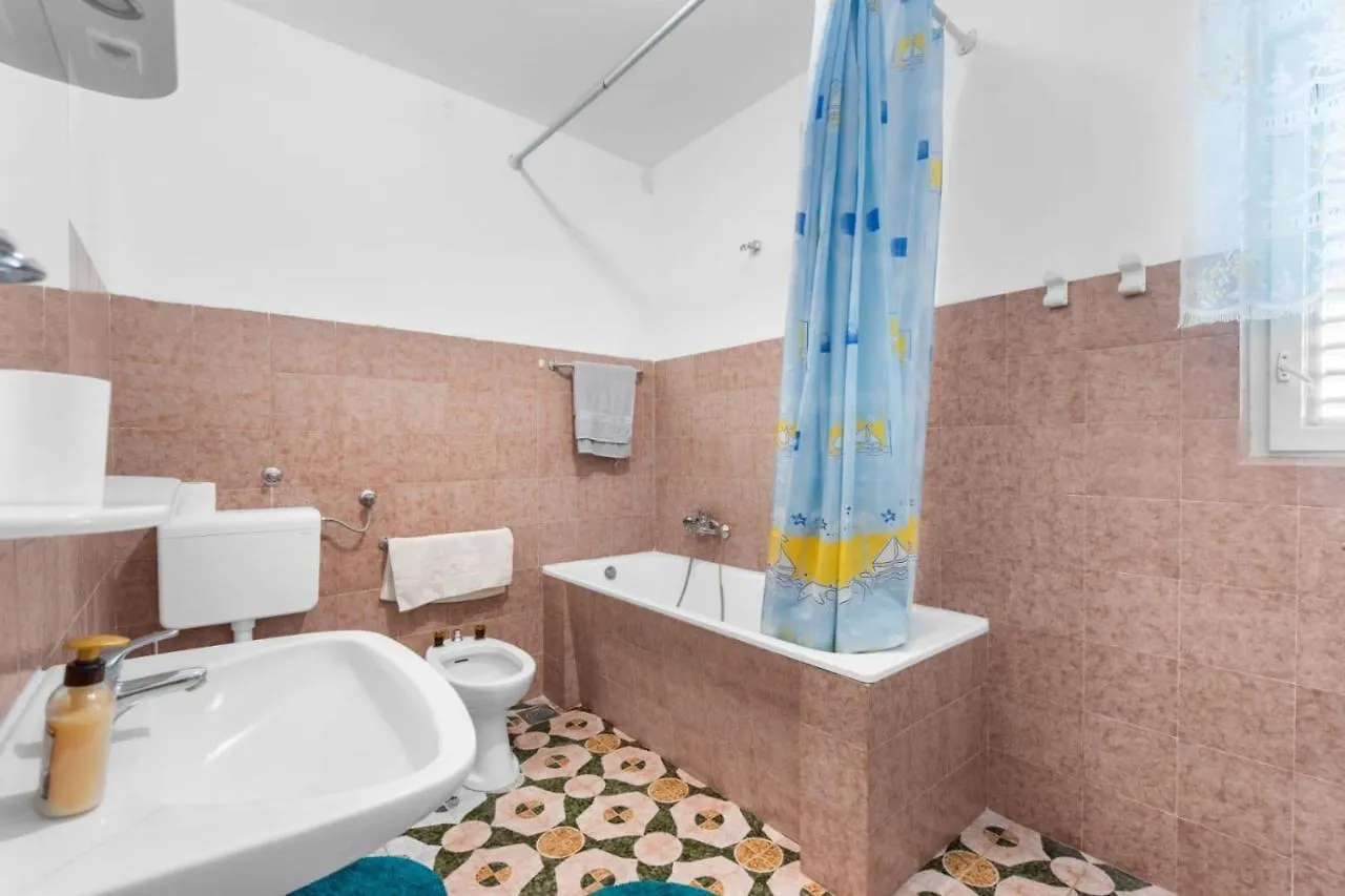 Apartmani Ella Rabac 0*,  Croatia