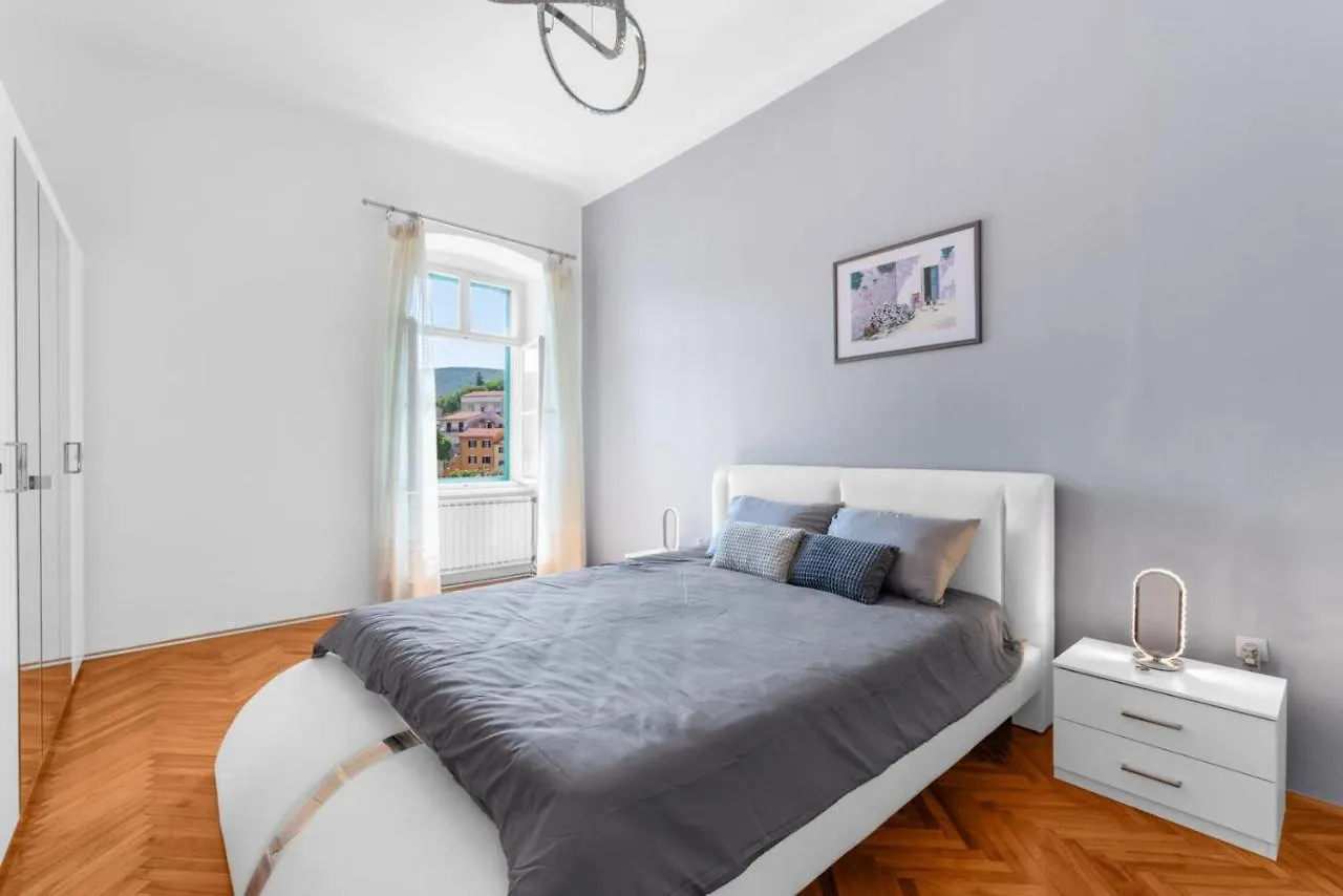 Apartment Apartmani Ella Rabac Croatia