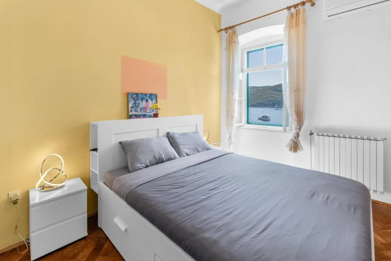 Apartmani Ella Rabac 0*,