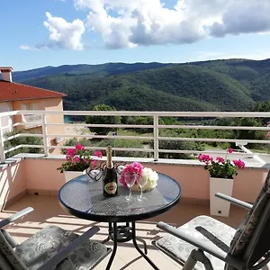 Lovely Branko With Balcony And Parking Apartament